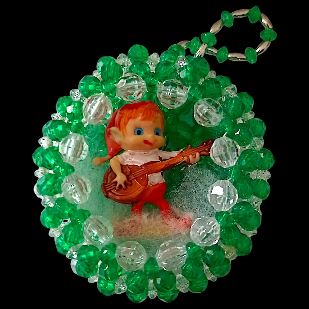 12 Vtg Acrylic Beaded Christmas Ornaments‎ Diorama With Figures Kitschy Pushpin